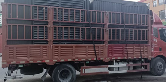 鋅鋼百葉窗裝車發(fā)貨